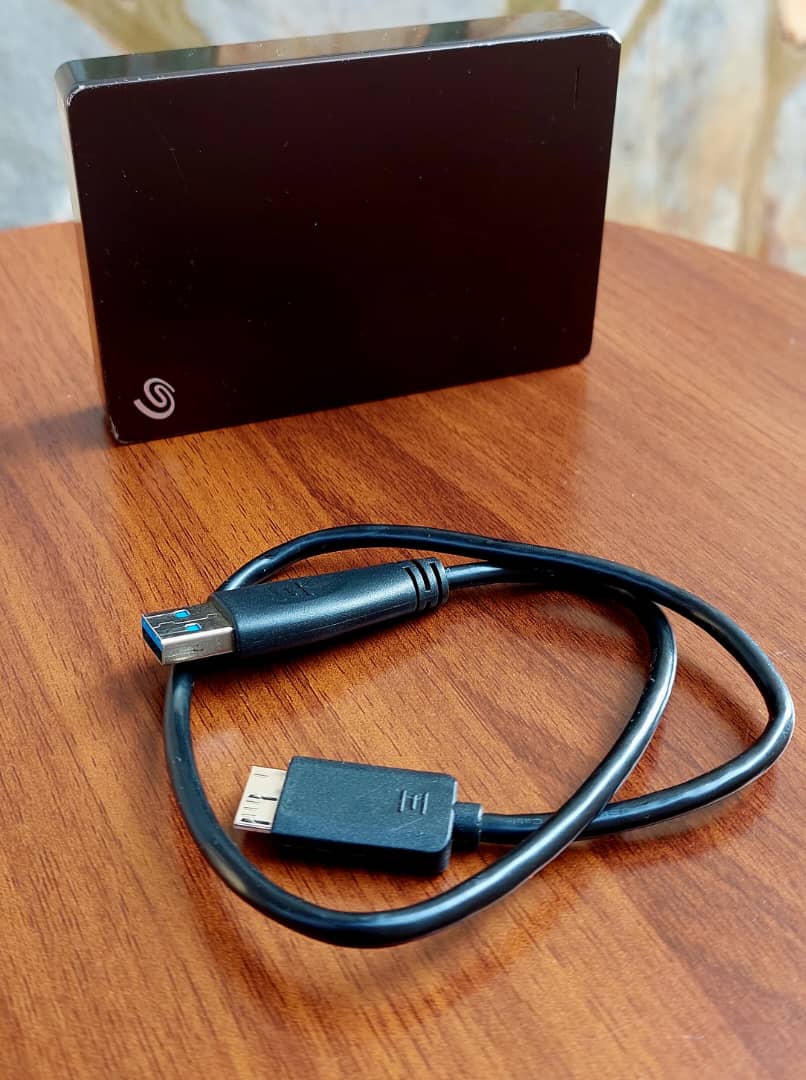Portable 4TB External Hard Drive HDD Seagate iri kugiciro utasanga ahandi