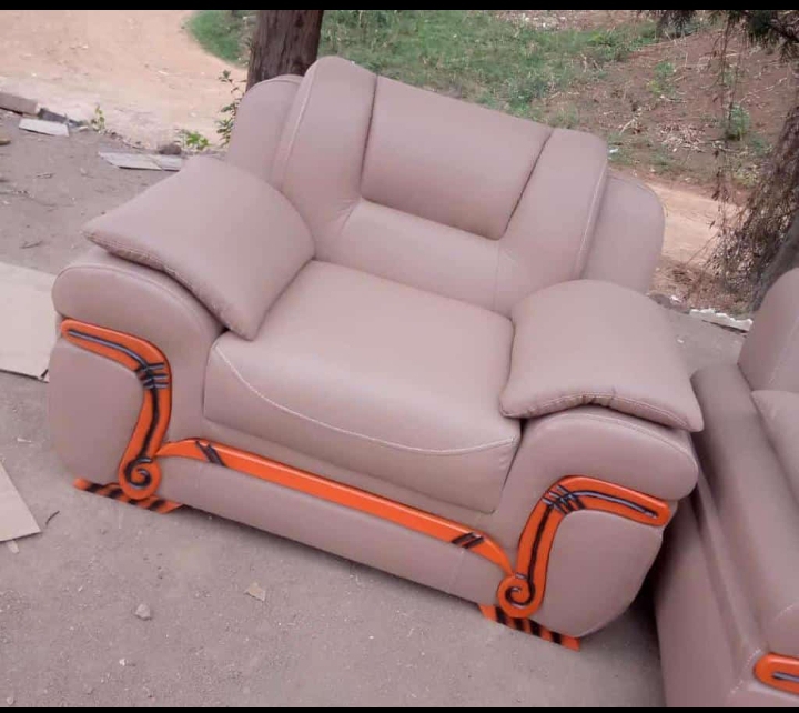 7 Seat Elegant Couch both stylish and comfortable Sofa table with Sophisticated and highly customizable on a cheap price