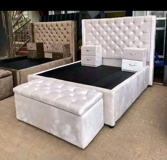 1.60cm Bedroom furniture with Elegant, comfortable classic style decoration on a cheap price