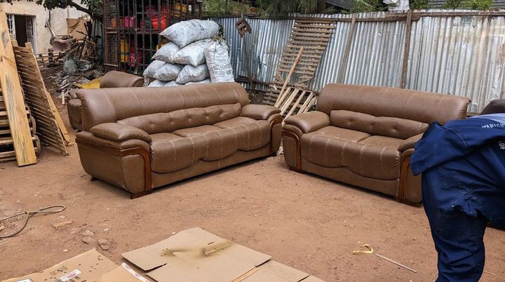 Elegant Couch both stylish and comfortable Sofa with Sophisticated and highly customizable on a cheap price