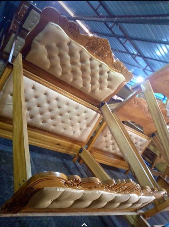 1.80cm Bedroom furniture with Elegant, comfortable classic style decoration