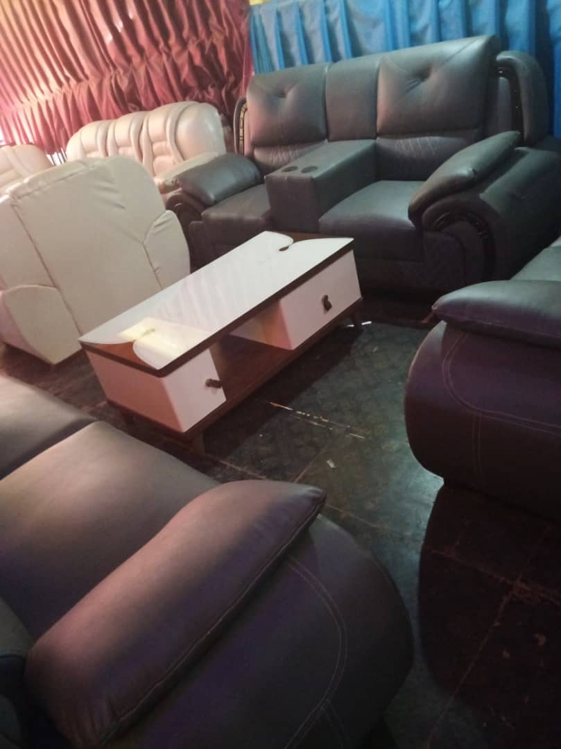 Elegant Couch both stylish and comfortable Sofa with Coffee table on a cheap price