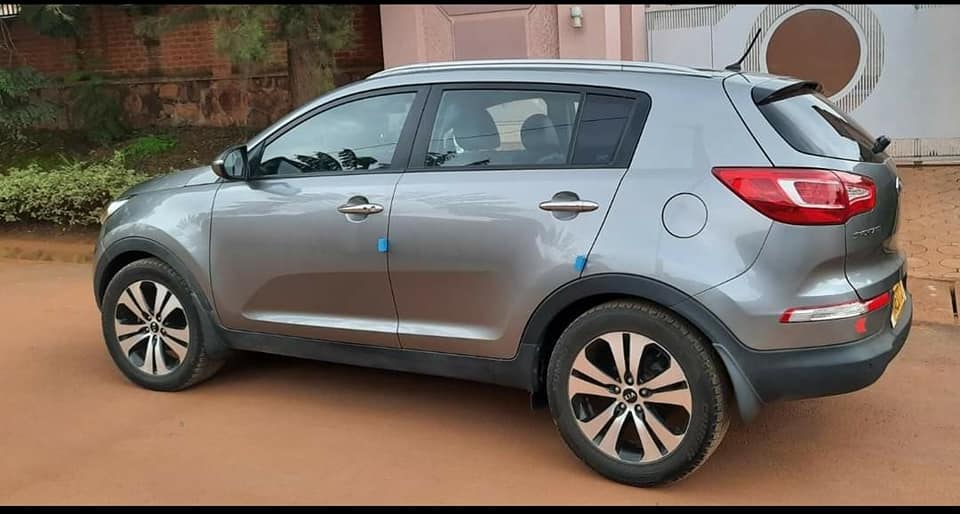 Kia Sportage SUV 2011 #1