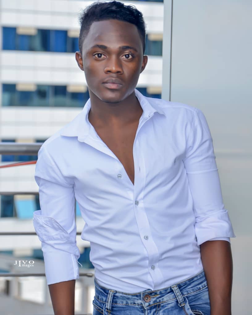 Elegant whiteblue shirt for men